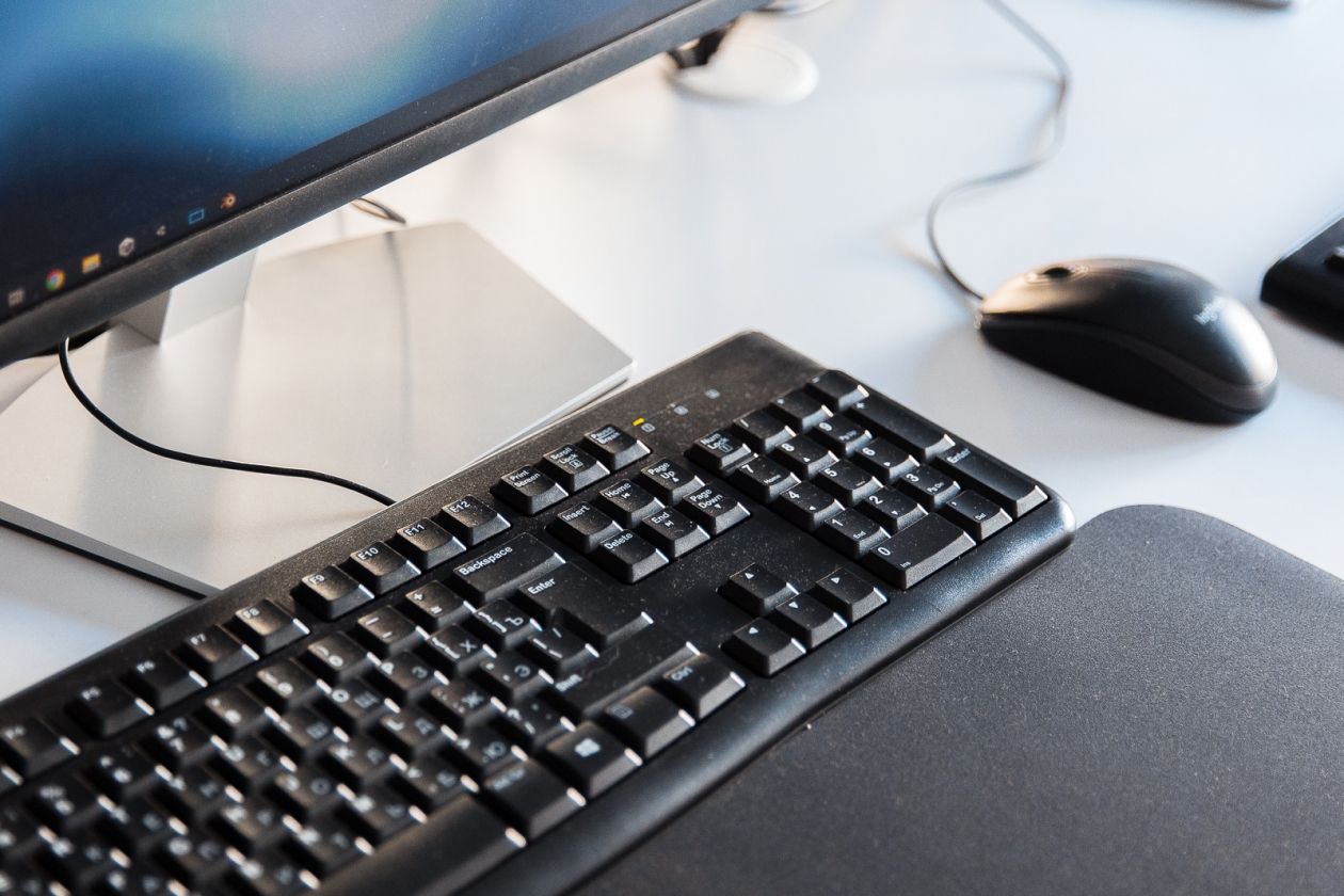 Компьютер, клавиатура,  мышка Илья Аверьянов, ИА PrimaMedia