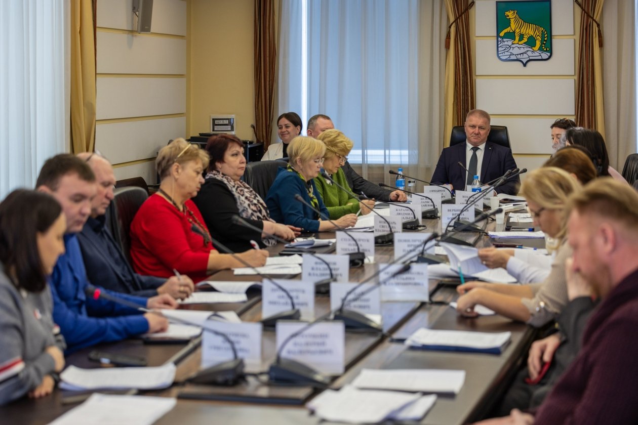 Достижение целевых показателей обсудили на трехсторонней комиссии во Владивостоке Пресс-служба ФППК