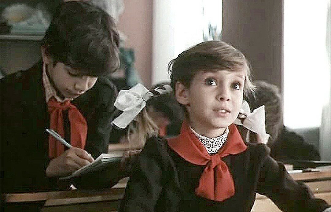 Школа СССР кадр из фильма &quotПриключения Петрова и Васечкина&quot (0+), 1984 год