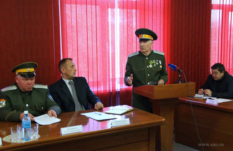 Выступает Виктор Сизов, Фото с места события из других источников