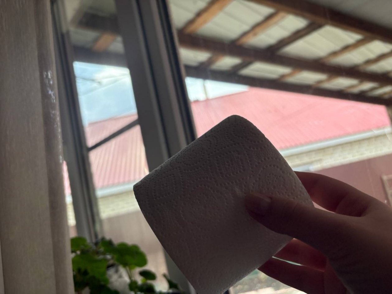 Окна не пропускают холод: беру туалетную бумагу и утепляю без затрат и ремонта ИА KrasnodarMedia