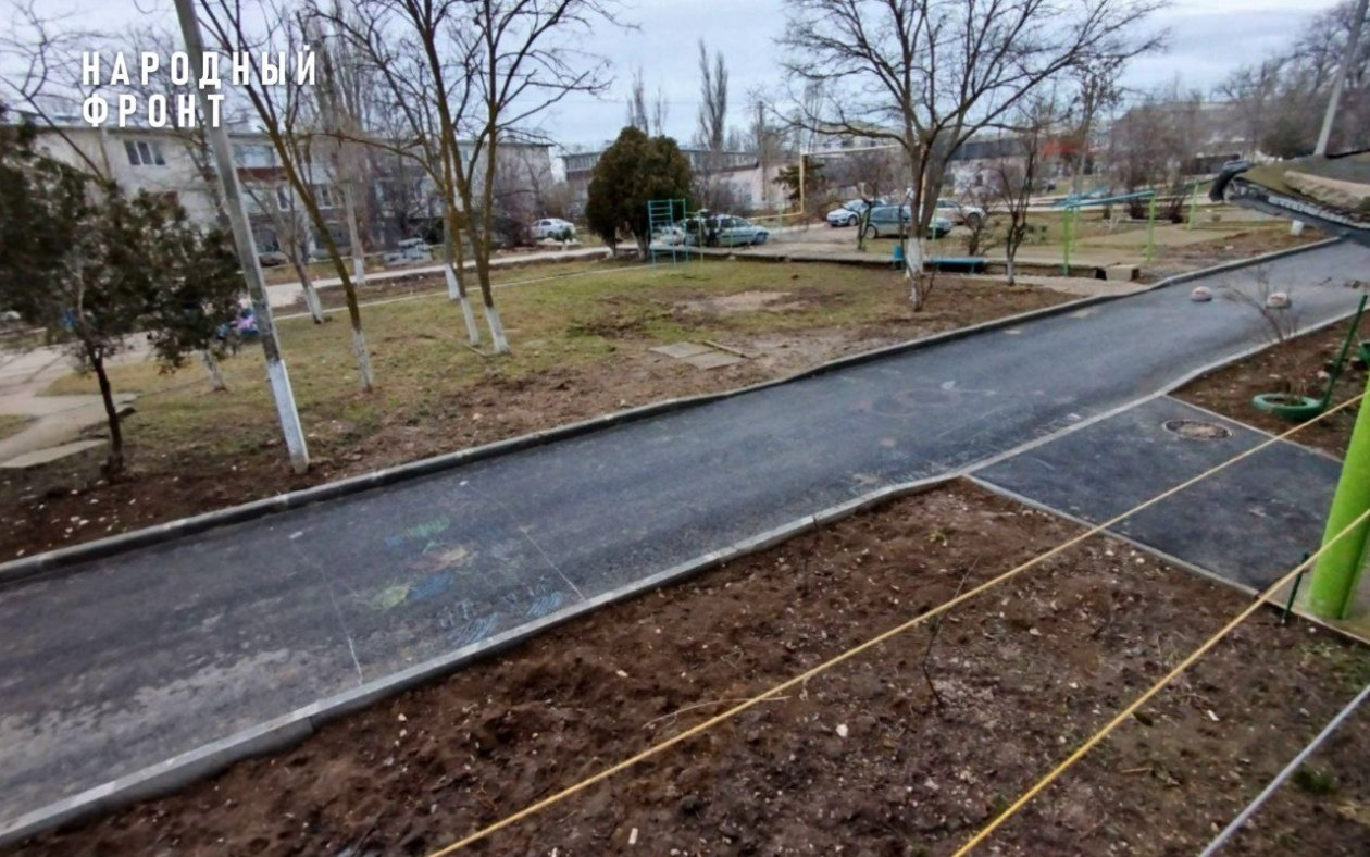 Двор привели в порядок после визита общественников Народный фронт Крыма