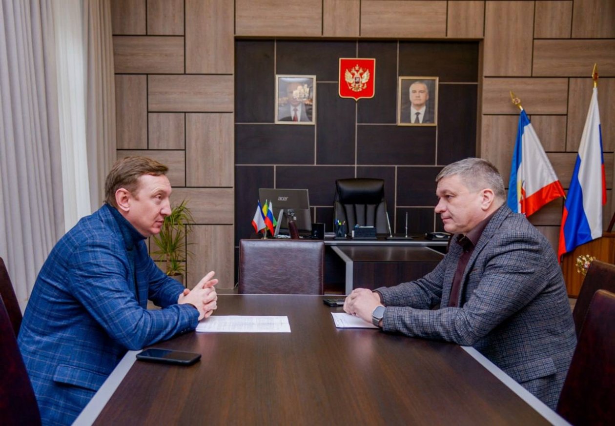 Реставрацию театра обсудили в Евпатории Соцсети А. Юрьева