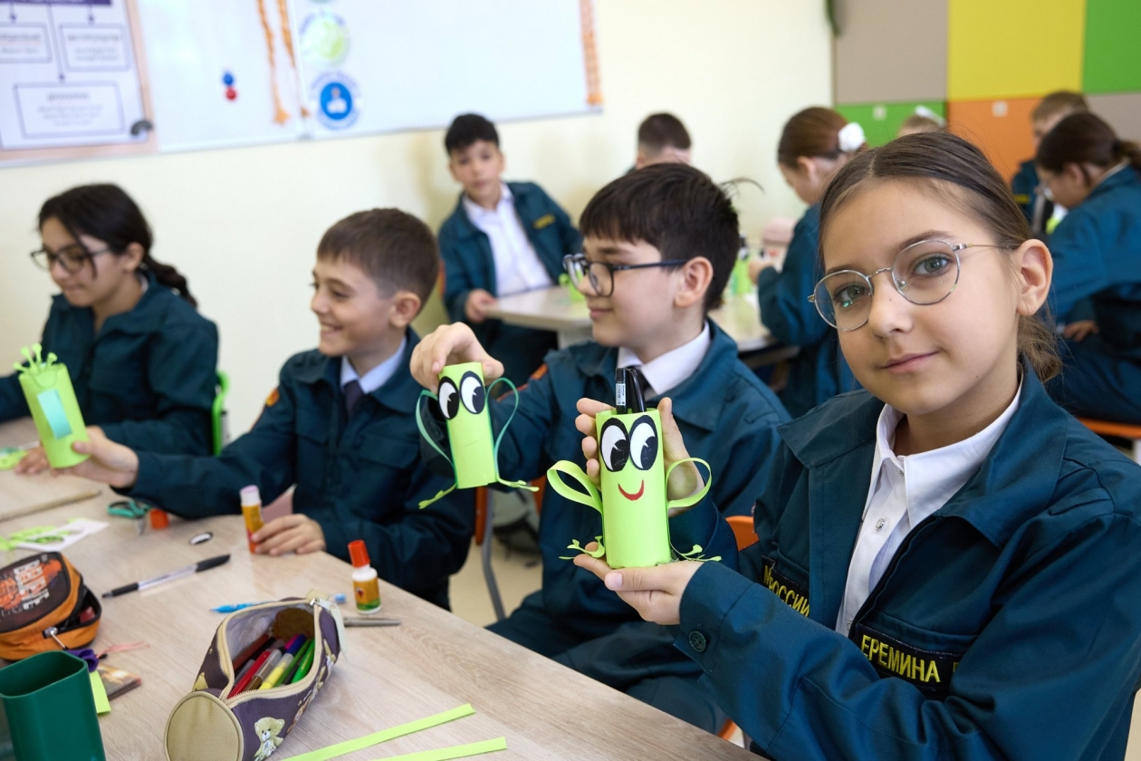 Юных кадетов Южно-Сахалинска научили сортировать и перерабатывать мусор пресс-служба администрации Южно-Сахалинска