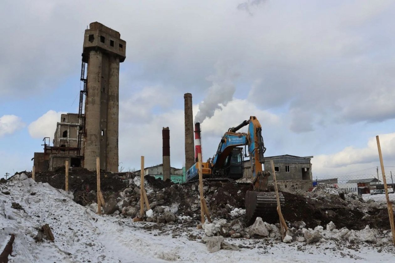 В Холмске начали сносить бывший целлюлозно-бумажный завод японской постройки пресс-служба администрации Холмского муниципального округа