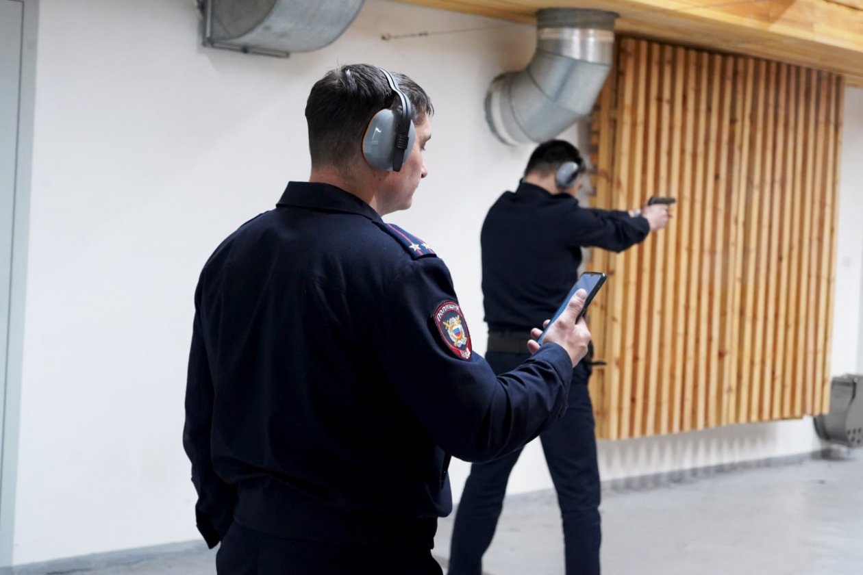 Полицейские соревновались в стрельбе из пистолета МВД по Бурятии
