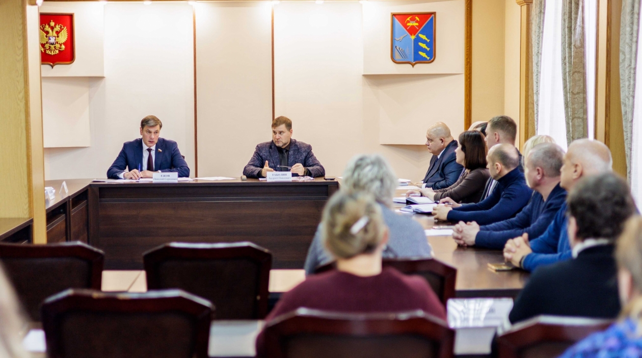 Николай Ежов обсудил с колымскими рыбопромышленниками ключевые вызовы отрасли Источник