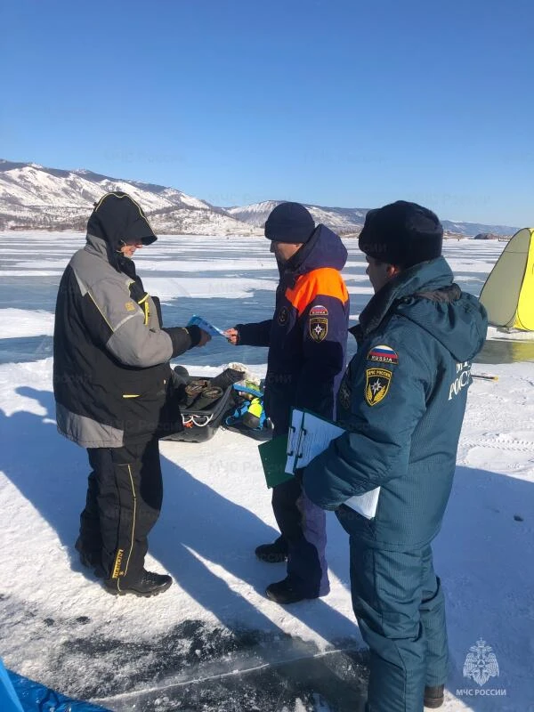 Три незаконных выезда на лёд перекрыли в Ольхонском районе за два дня Пресс-служба ГУ МЧС России по Иркутской области