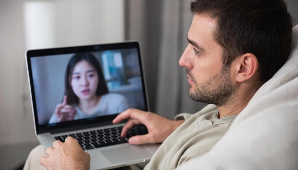 Тематическое фото ИИ GigaChat (18+)