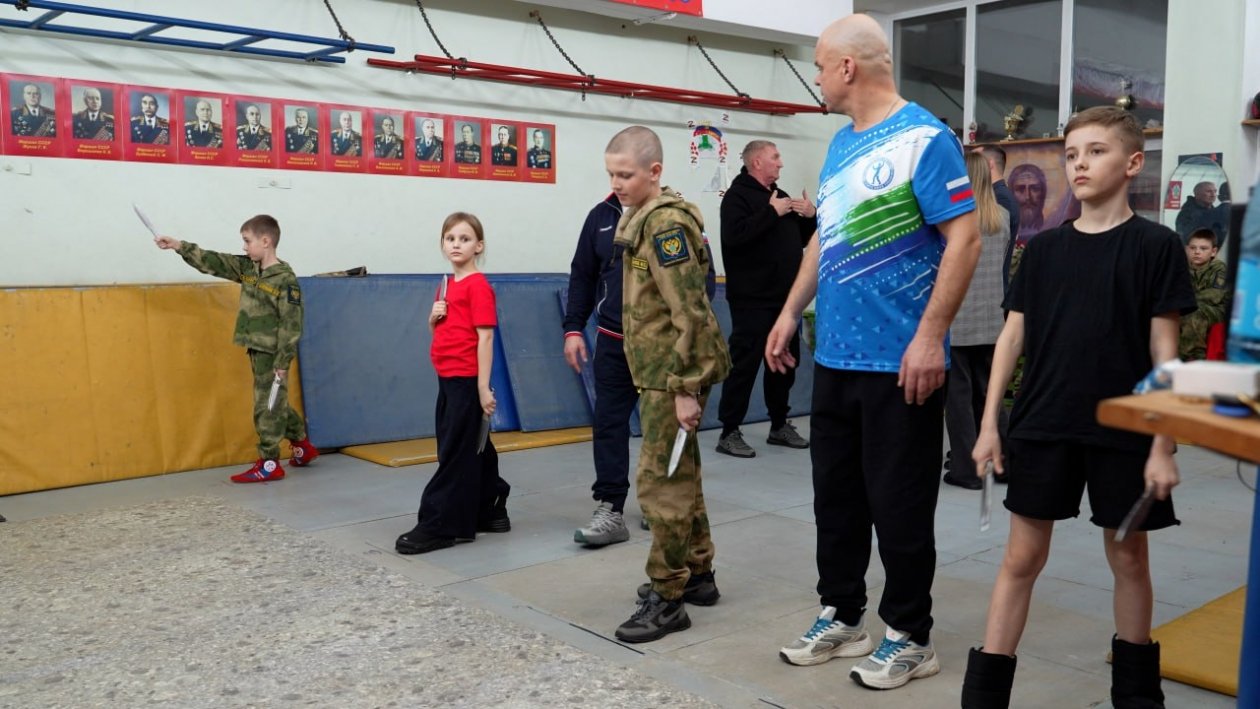 Хабаровские ветераны СВО смогут стать инструкторами по спортивному метанию ножа Пресс-служба ХРО Единая Россия