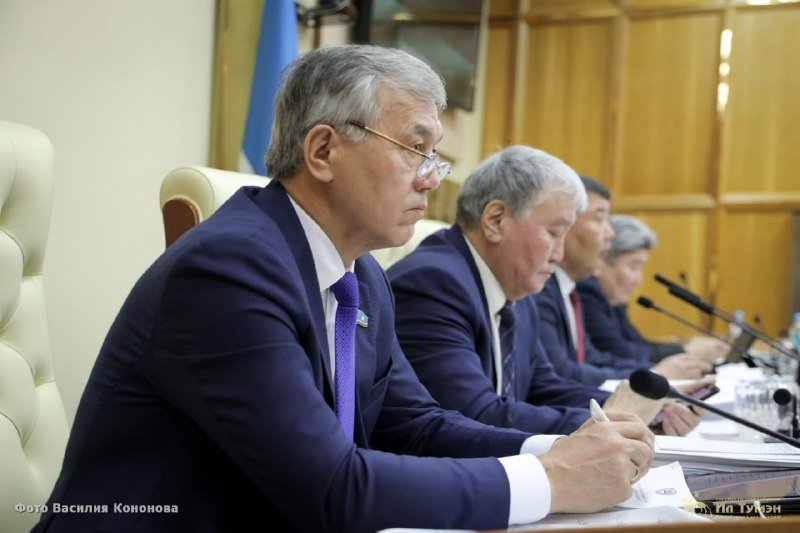 Якутские депутаты осудили призывы к сепаратизму Александра Иванова Василий Кононов, Ил Тумэн