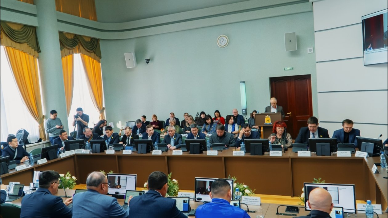 На 20-й сессии Улан-Удэнского горсовета 25 февраля приняли изменения в Положение о присвоении звания &quotПочётный гражданин города Улан-Удэ&quot Горсовет Улан-Удэ