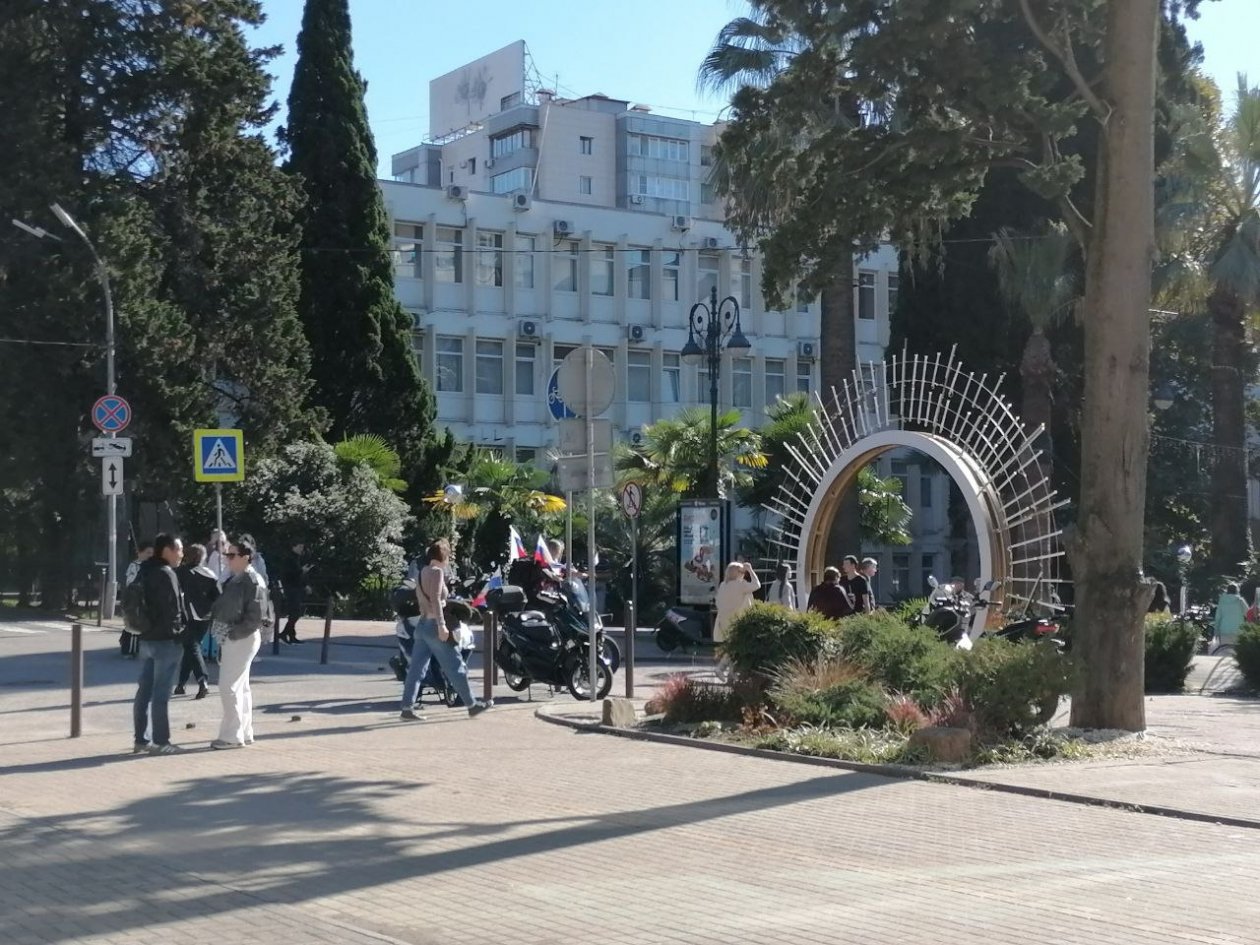 Турпоток в Сочи рухнул на треть из-за частых ограничений работы аэропорта Юлия Кучинина