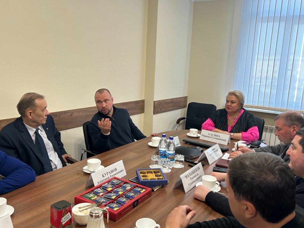 Генеральный секретарь Федерации бокса России Александр Беспутин посетил Ангарск Пресс-служба администрации АГО