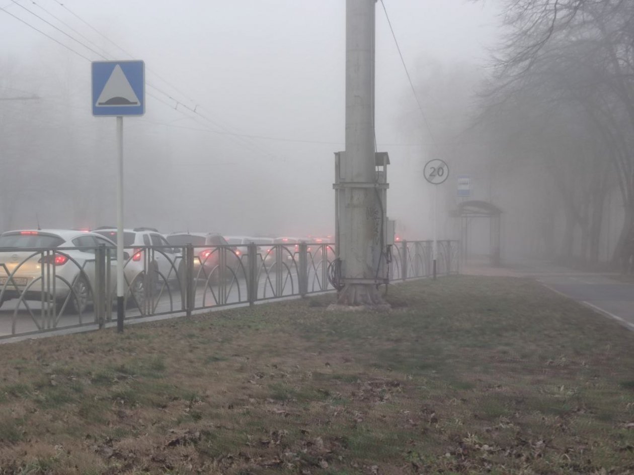О густом тумане на дорогах Ставрополя предупреждают водителей в ГАИ ИА Stavropol.Media
