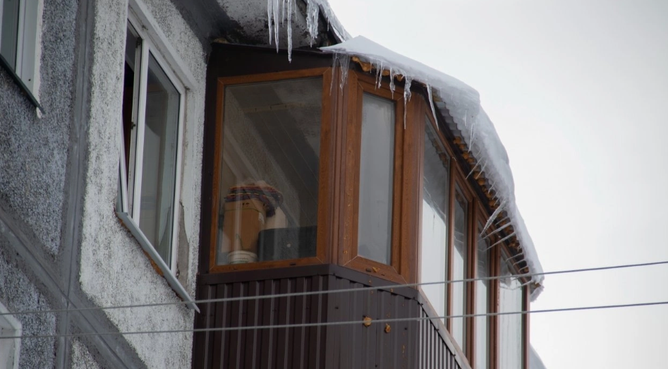 Дом 38 по улице Кавказской в Петропавловске-Камчатском. Здесь на голову девочку упал кусок льда ИА KamchatkaMedia