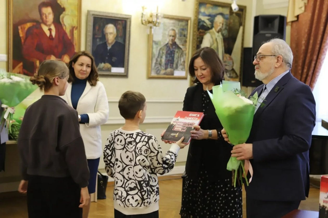 Второй том &quotКниги памяти&quot о героях СВО презентовали в Иркутске Пресс-служба администрации города