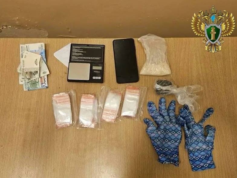 Сбыть 200 доз наркотиков через тайники в Биробиджане планировал житель Хабаровского края Дальневосточная транспортная прокуратура