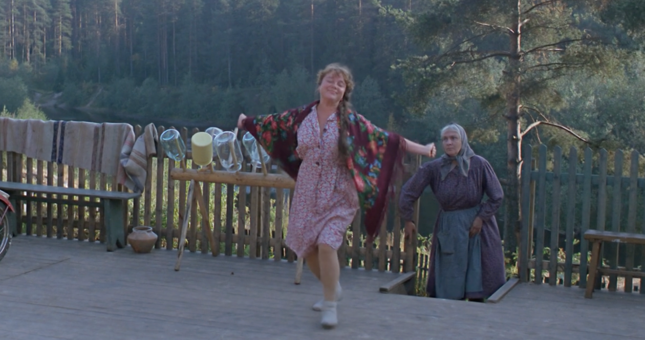 Угадайте фильм СССР по весенним улицам - 5 кадров кадр из фильма &quotЛюбовь и голуби&quot (12+)