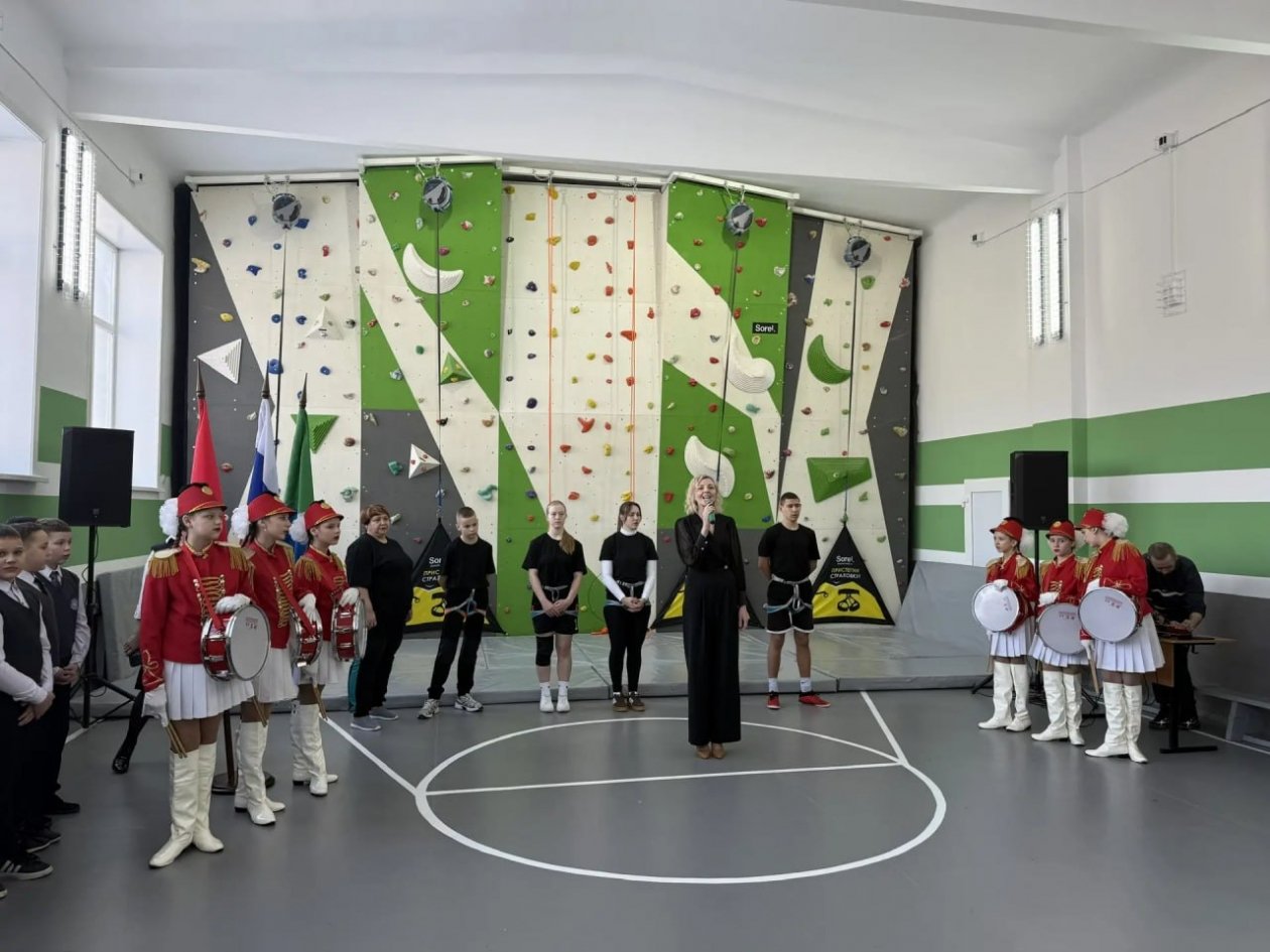 Скалодром в школе №3 возвели по инициативе главы Белогорска пресс-служба главы Белогорска