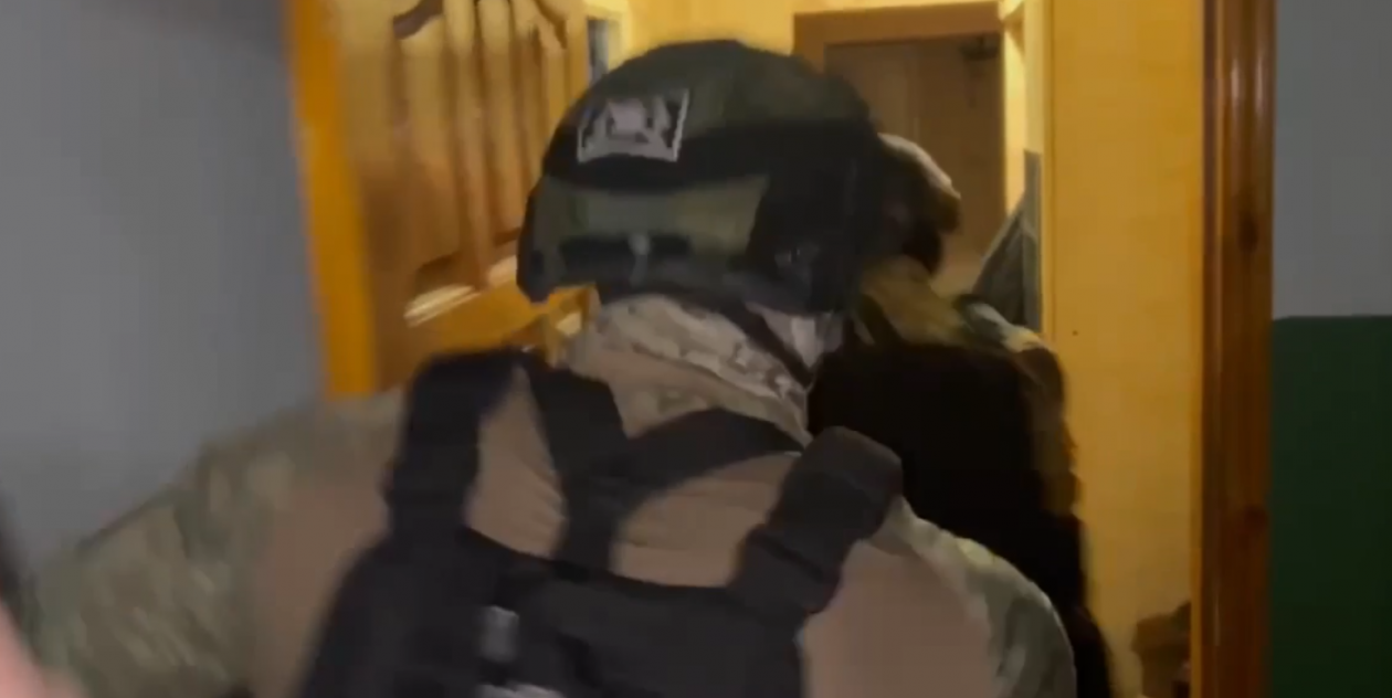 Парня, избившего пенсионера за замечание о мате, задержали в Солнечнодольске пресс-служба ГУ МВД Ставрополья