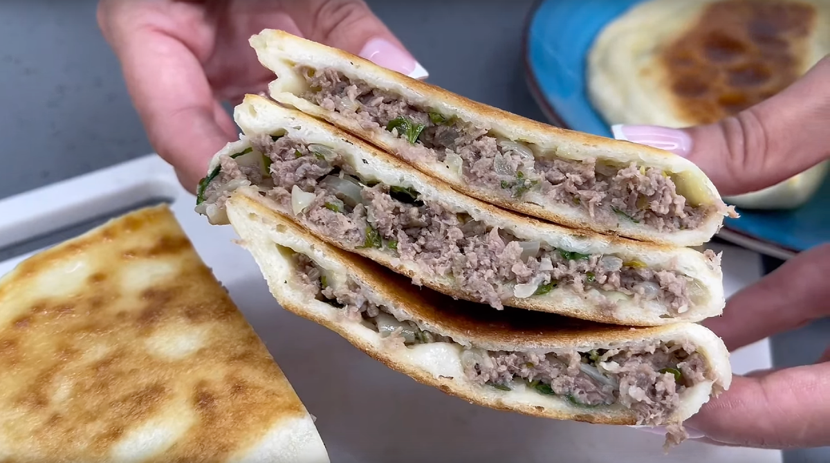 Эта лепешка в 10 раз сочнее чебуреков - берем 300 мл кефира и 400 г мяса дзен-канал &quotЦветкова Наталья&quot (12+)