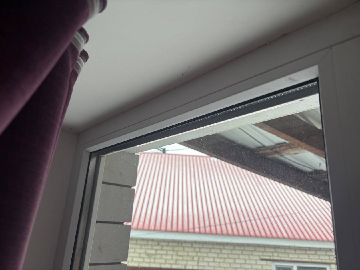 Оконные рамы такими белыми еще не были - наносим и ждем 30 минут ИА SevastopolMedia