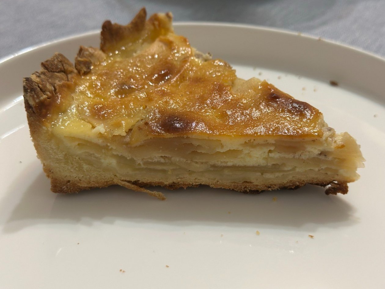 Заливаю яблоки тестом - через 15 минут тарелка лакомства готова: рецепт выручайка ИА KrasnodarMedia