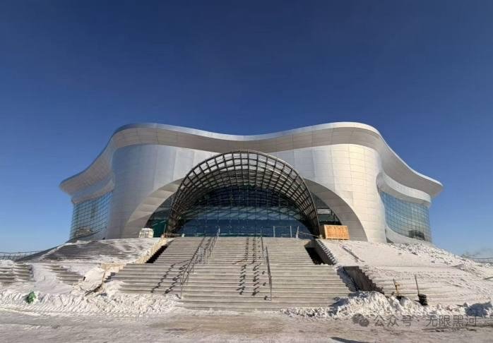 Строители установили четыре троса, но приостановили работы из-за похолодания телевидение Хэйхэ (16+)