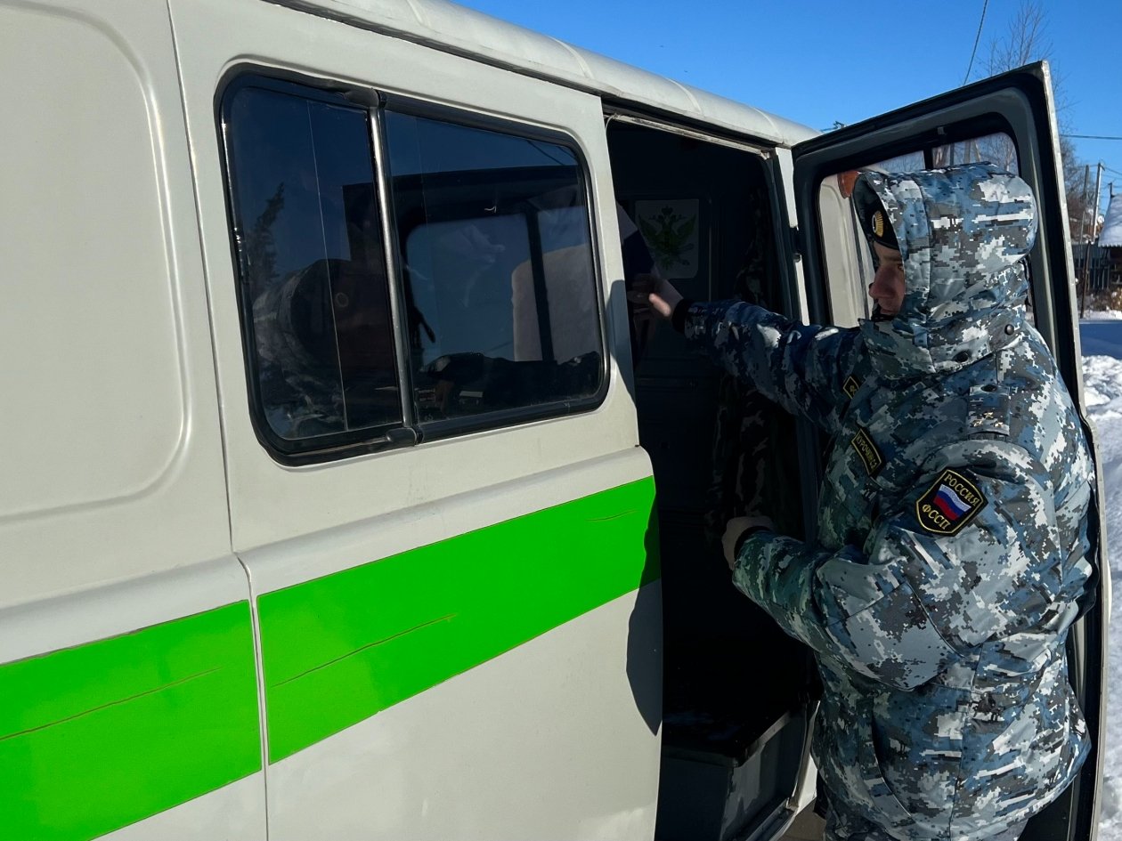 В Хабаровском крае приставы нашли беглеца-должника среди деревьев Пресс-служба УФССП России по Хабаровскому краю и Еврейской автономной области