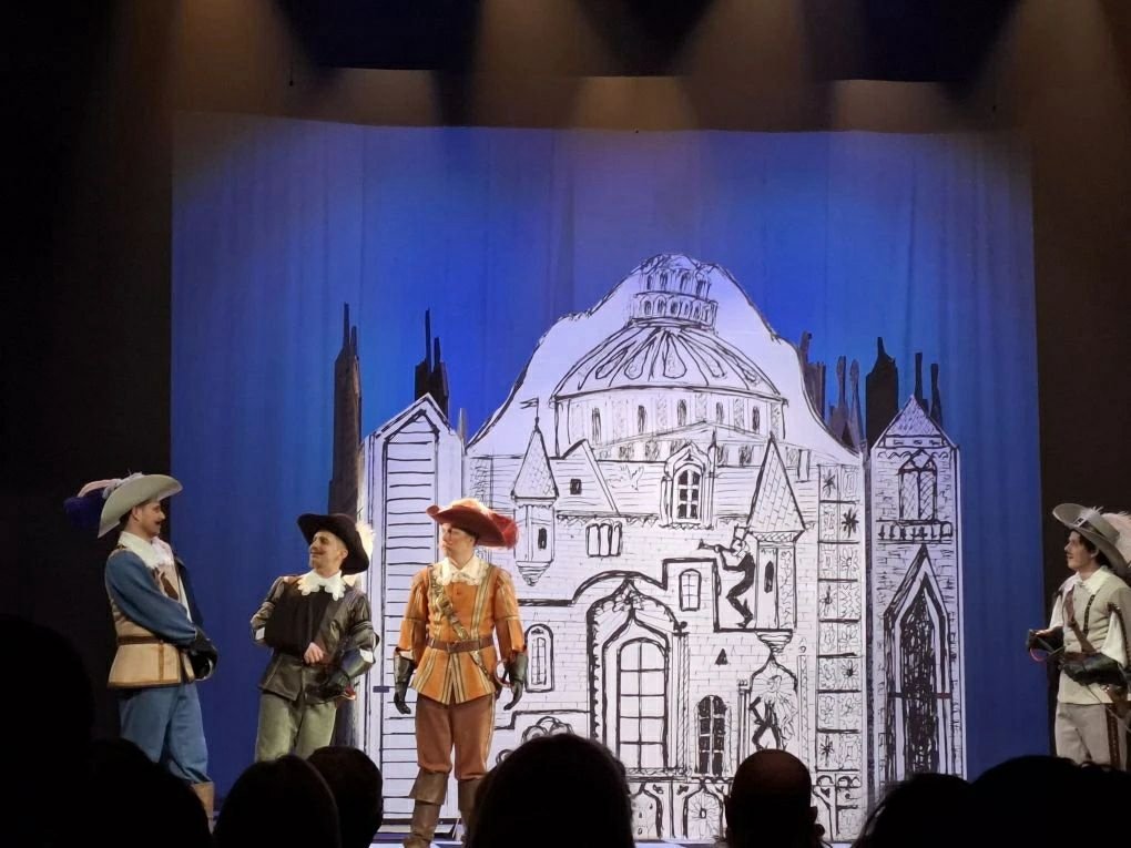 Ироничная комедия с рапирами: &quotМушкетёры&quot в Якутске ИА YakutiaMedia