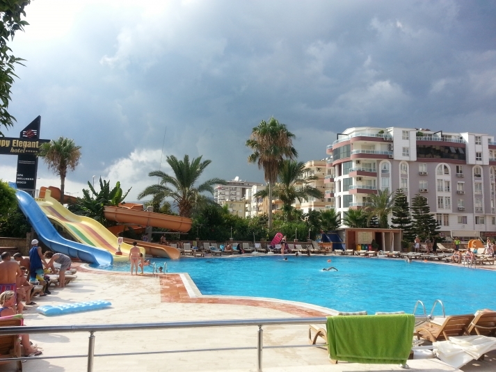 Власти Сочи предложили отелям селить туристов по льготе при сбоях авиарейсов ИА KrasnodarMedia