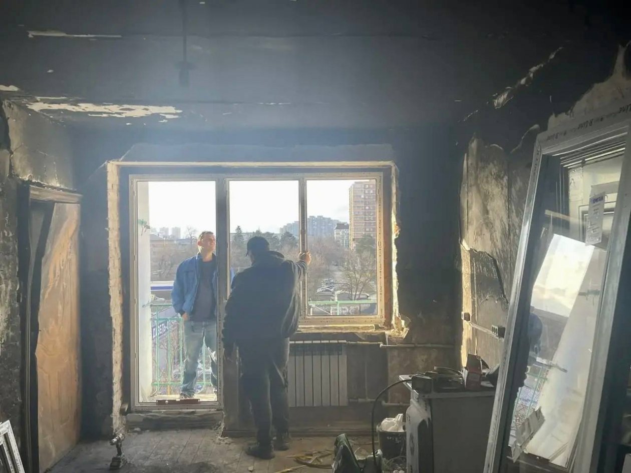 В Краснодаре восстанавливают выбитые окна в многоэтажках после налета БПЛА t.me/krdru