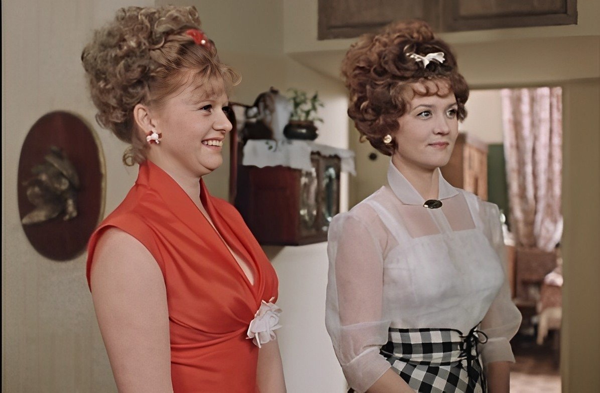 Девушки на свидании Скриншот с фильма &quotМосква слезам не верит&quot (16+), 1979 год