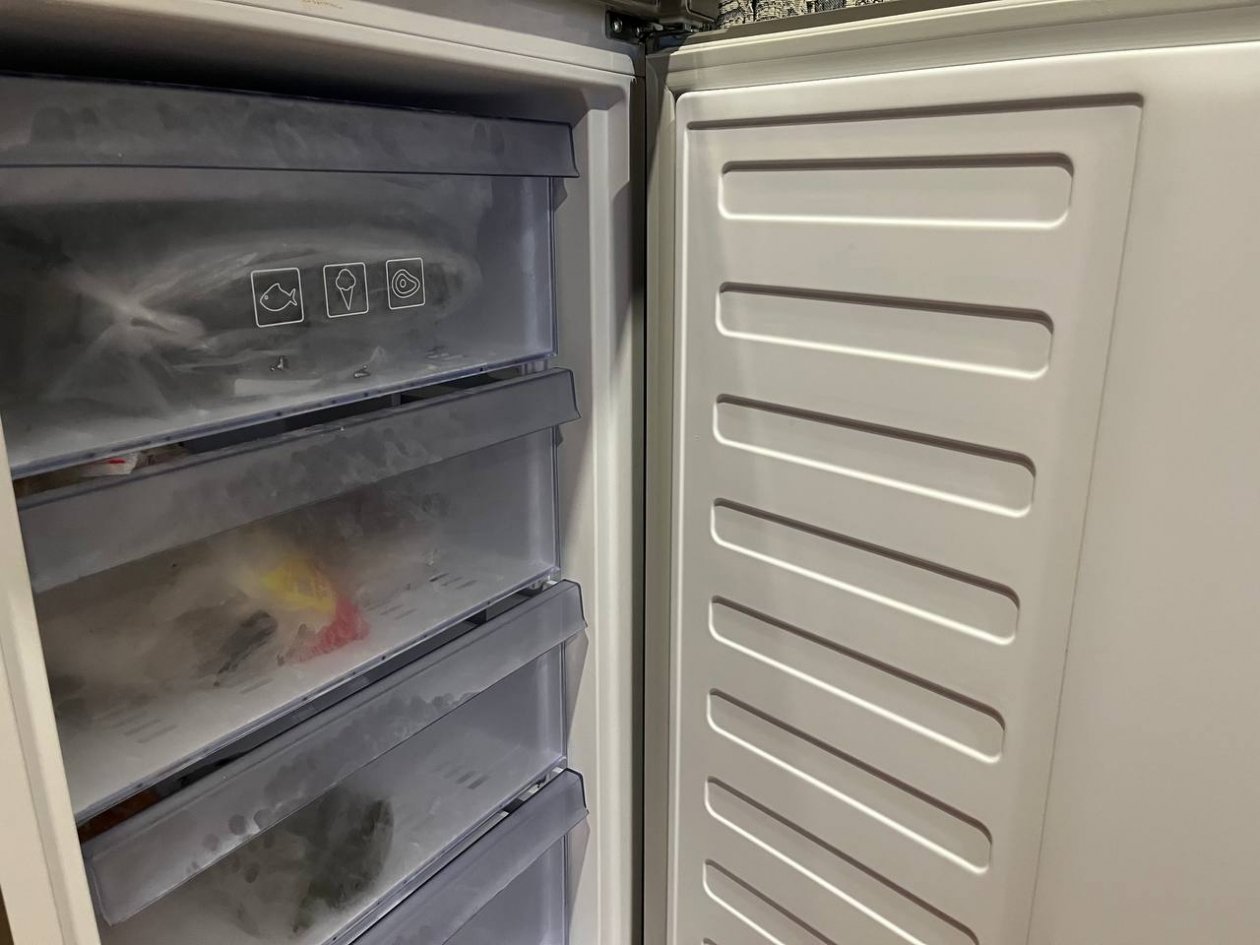 Размораживаю морозилку за 15 минут - лайфхак для морозилки с фольгой, который сэкономит часы Артем Дубенчук