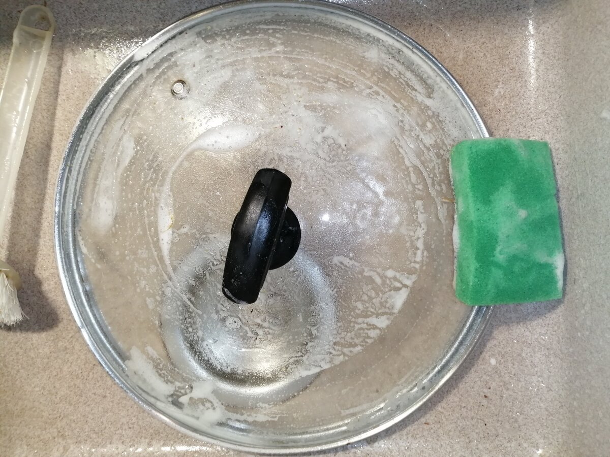 Наливаю 10 мл, и крышка сковородки скрипит - чисто, как в день покупки дзен-канал &quotНеунывающая домохозяйка&quot (12+)