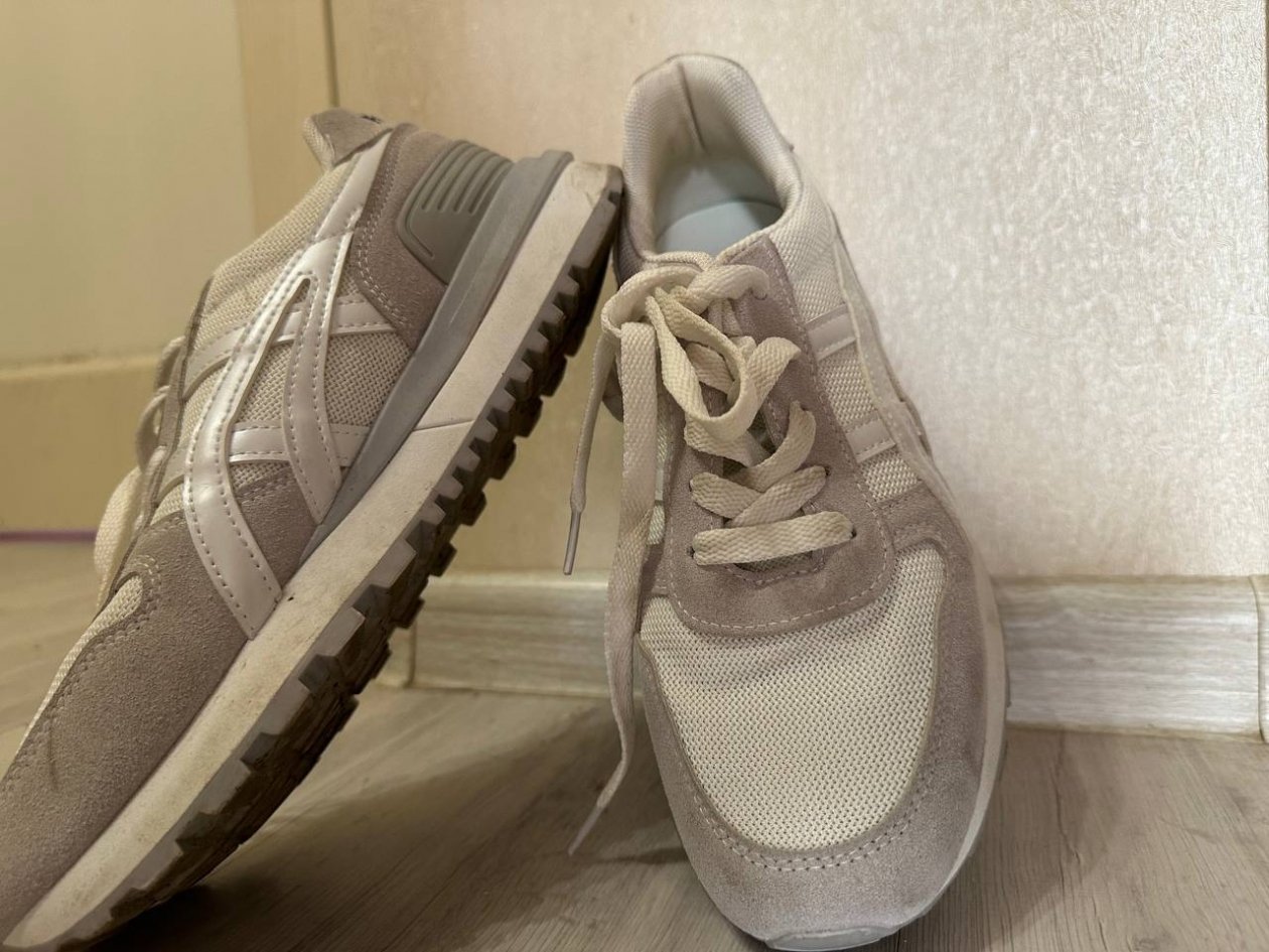 4 капли на ватный диск и трем белую подошву: работает даже на дешевой обуви ИА KrasnodarMedia