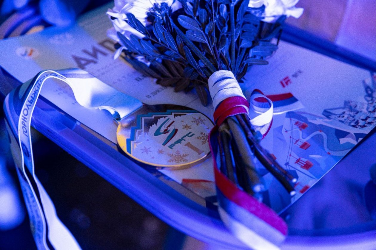 Награды всероссийских соревнований по горнолыжному спорту в Южно-Сахалинске пресс-служба правительства Сахалинской области