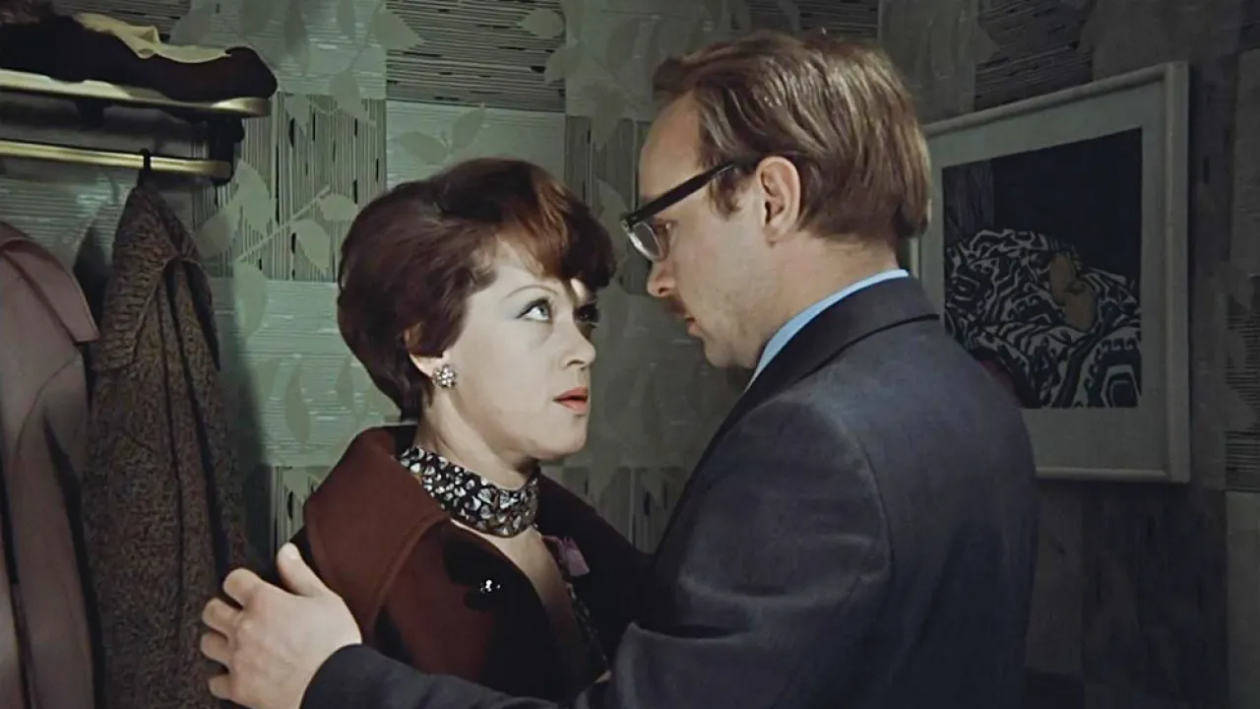 История любви кадр из фильма &quotСлужебный роман&quot (6+), 1977 год