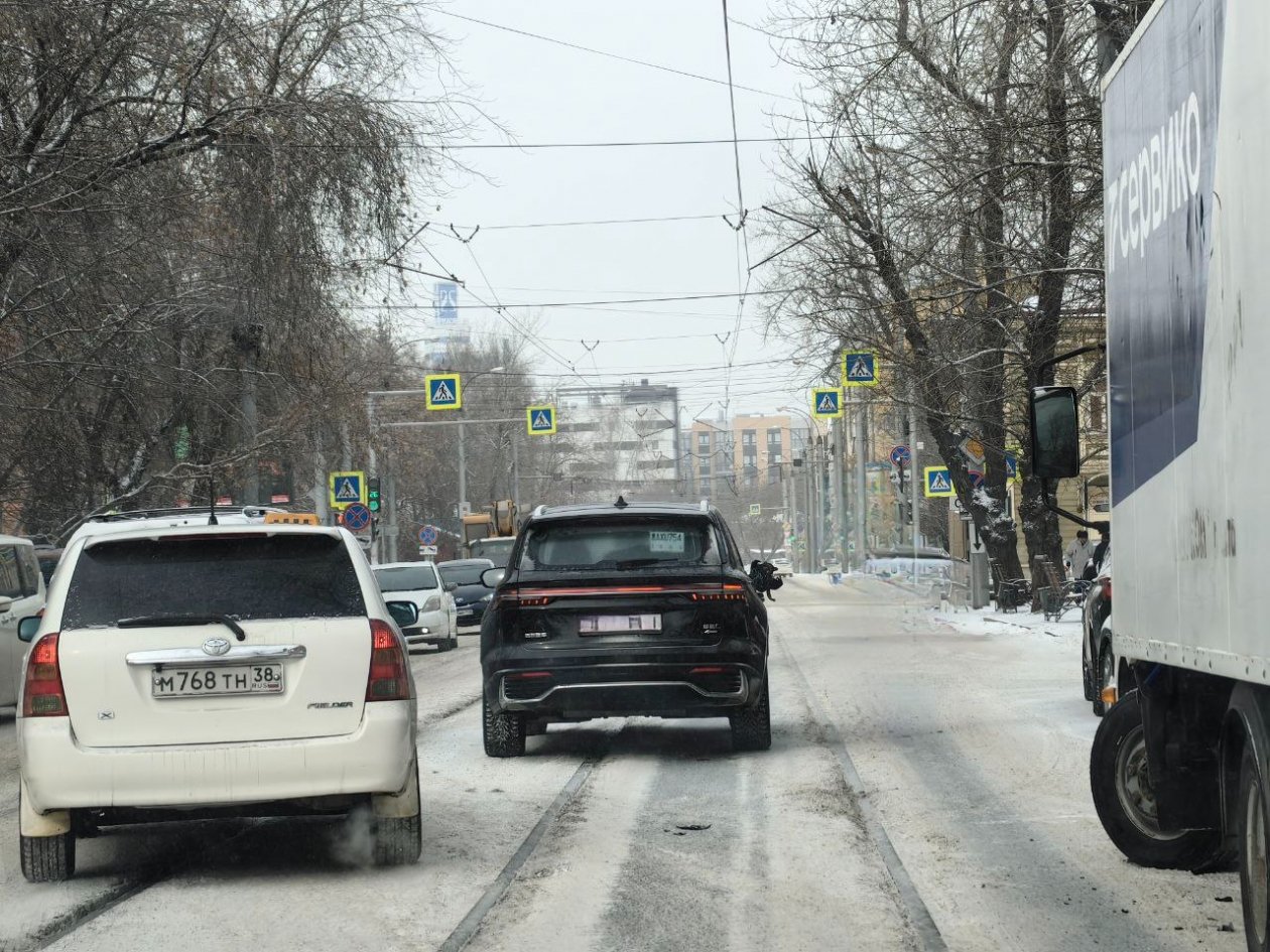 &quotКитаец&quot столкнулся с фургоном на одной из улиц Иркутска ИА IrkutskMedia