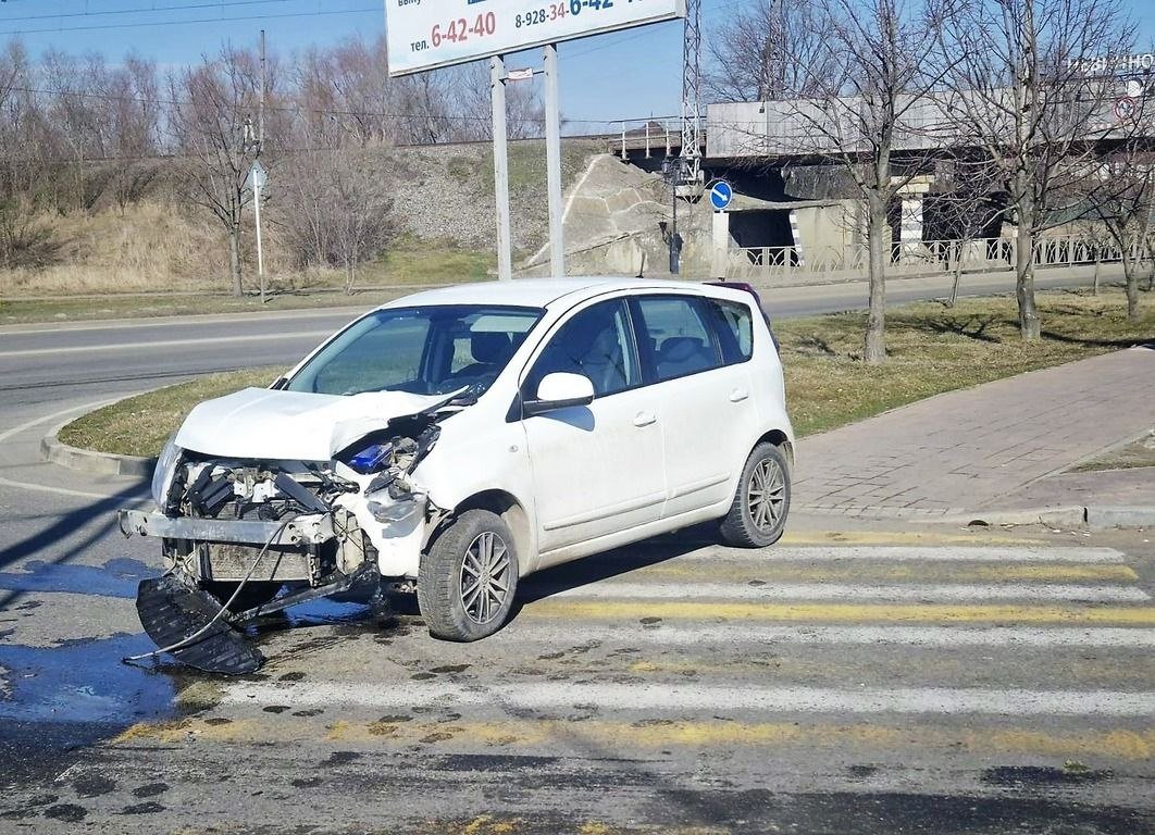 Пенсионер на иномарке врезался в столб в Невинномысске Госавтоинспекция Ставрополья