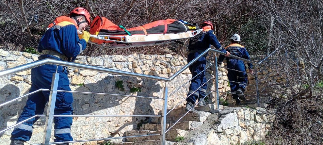 Женщину вынесли на носилках Соцсети М. Развожаева