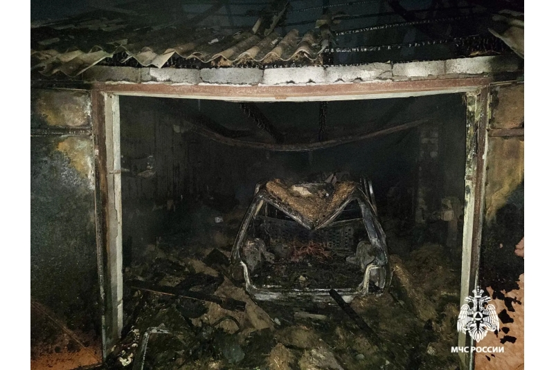Мужчина и женщина пострадали при пожаре в гараже на Ставрополье МЧС Ставрополья