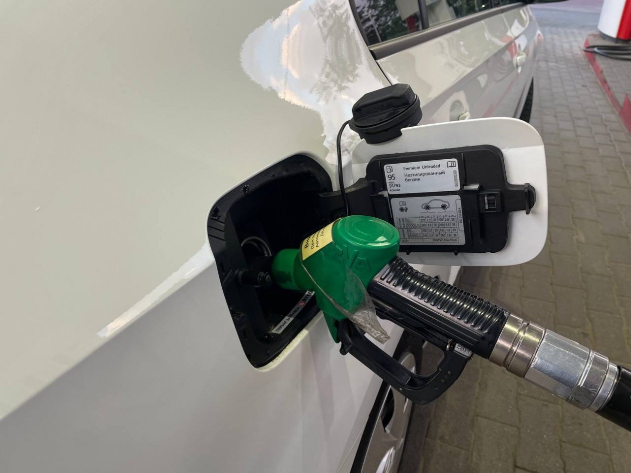 Некоторые водители перестали глушить двигатель на АЗС - правильно ли это? ИА KrasnodarMedia