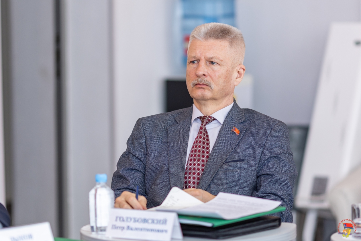 Петр Голубовский принимает поздравления с юбилеем Источник