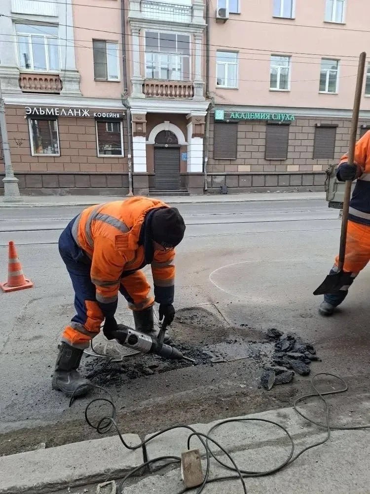 Ямочный ремонт дорог возобновили в Иркутске после зимы Пресс-служба администрации Иркутска