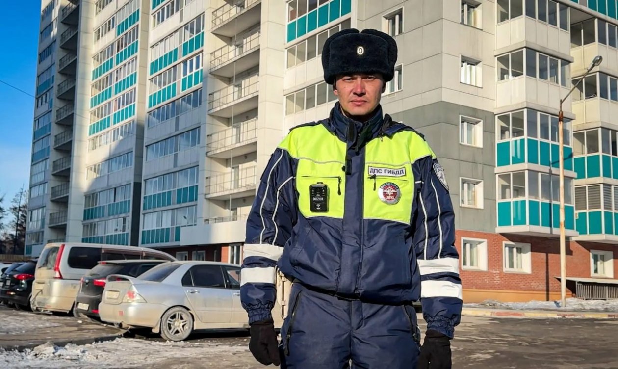 Полицейский отговорил девушку от прыжка с 17-го этажа в Иркутской области Пресс-служба ГУ МВД России по Иркутской области