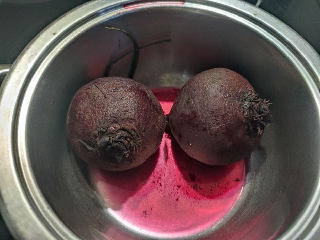 Добавляю 1 ложку на 1 литр воды — и свекла готова за 7 минут: мягкая, не теряет цвет и пользу ИА SevastopolMedia.ru