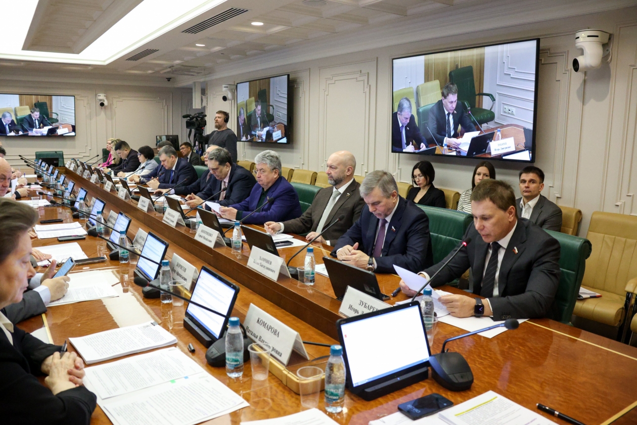 Комитет СФ поддержал закон, ограничивающий иностранное участие при регулировании правоотношений Источник