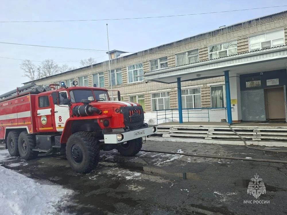 Возгорание произошло в здании школы в селе Гаровка-1 Хабаровского района Пресс-служба ГУ МЧС России по Хабаровскому краю